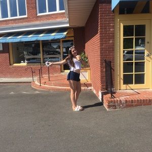 Meet your Posher, Lily